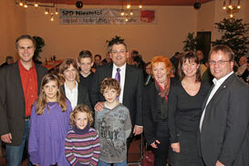 Einstimmig zum Bürgermeisterkandidaten gewählt: Der amtierende Bürgermeister Andreas Siebert (Mitte)